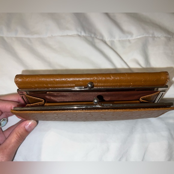 Faux Leather Textured Wallet - Picture 5 of 7